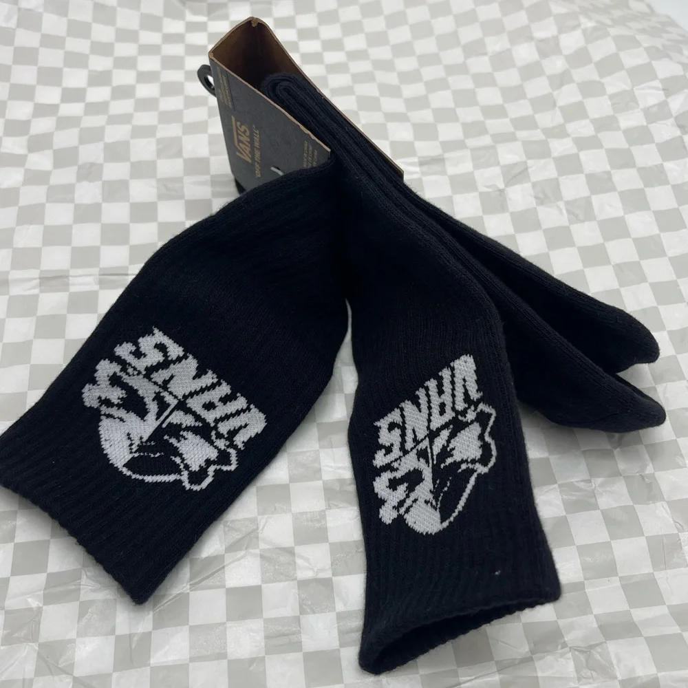 Vans Major Type Crew Socks (1 pair)
with jacquard art of a sinister skull - Picture 7 of 16